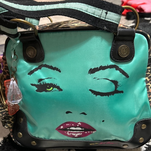 Betsey Johnson Betseyville Marilyn Monroe Purse - Picture 5 of 7